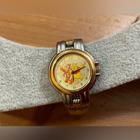 Disney:vintage woman’s about/approximately 7’inches wrist watch Pooh and Tigger. - Picture 2 of 6